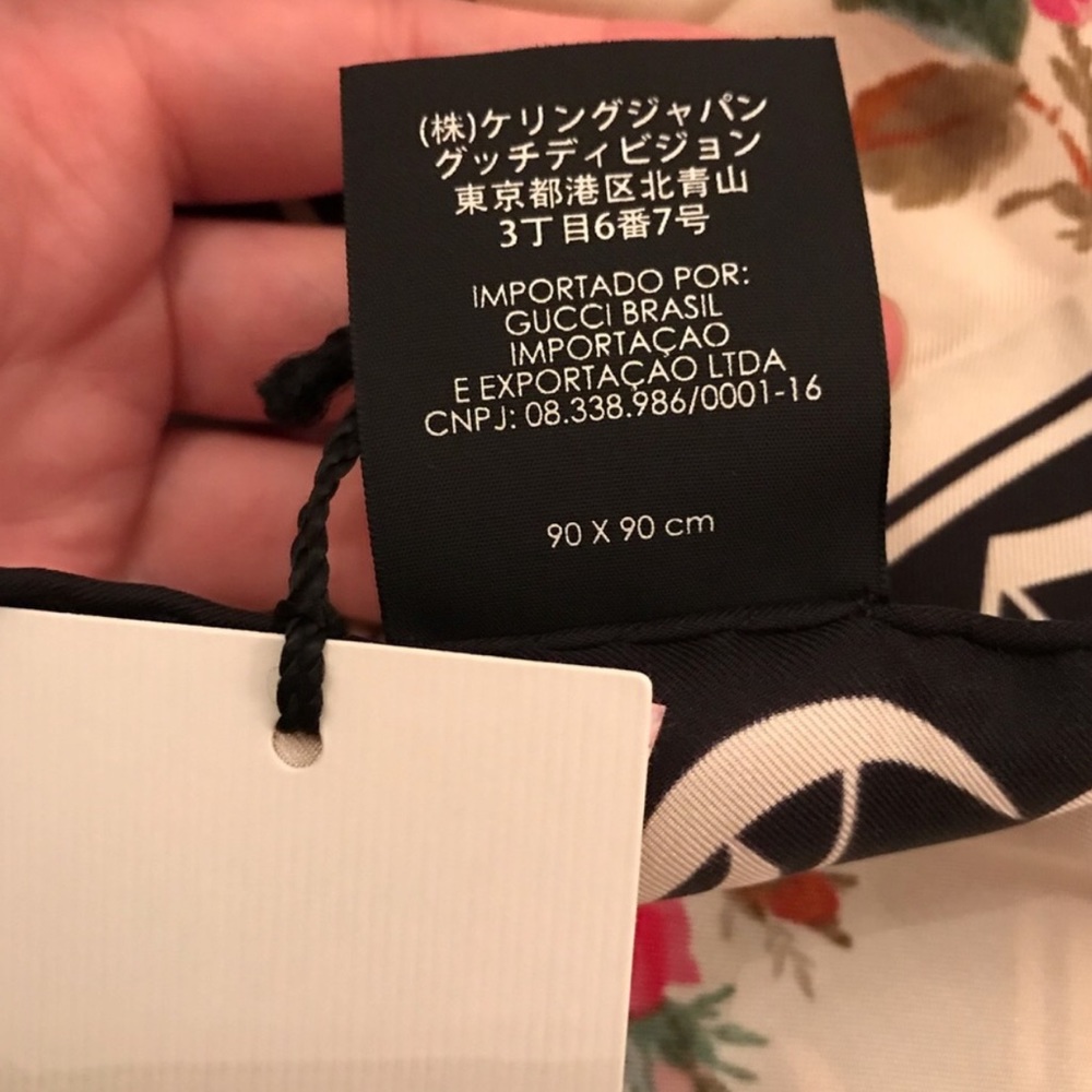 ⭐️SOLD⭐️Gucci Blind For Love Floral Silk Scarf - Picture 10 of 11